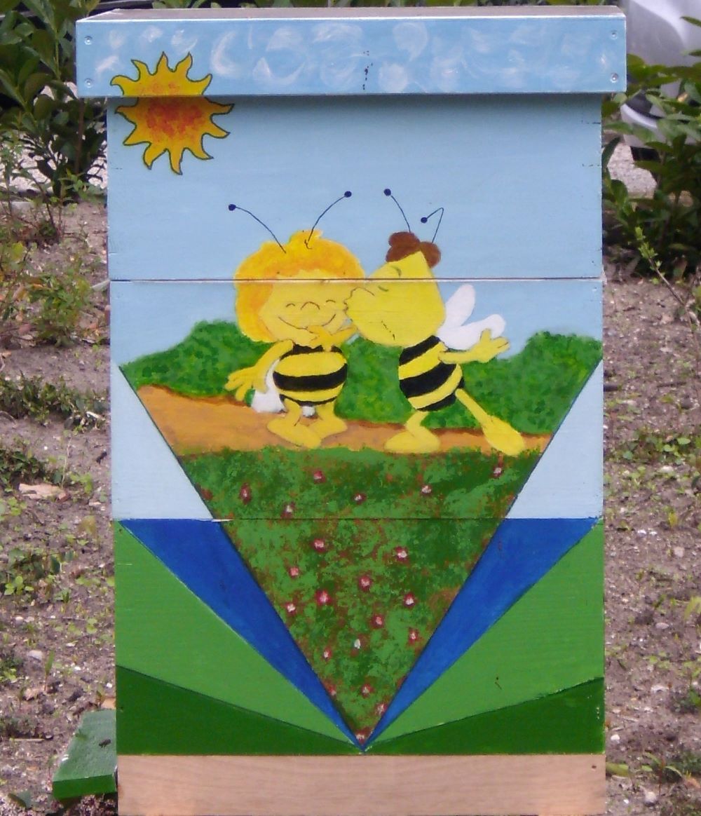 Bijenkast geschilderd door vereniging voor schilderen, tekenen en aquarelleren Het Gelders Palet in Wageningen